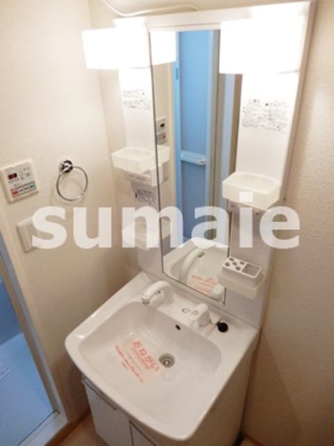 洗面設備　独立洗面台。