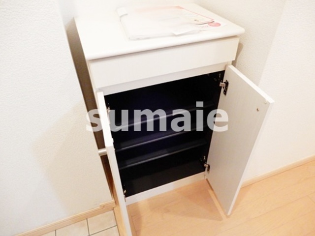 玄関　シューズボックスあります。