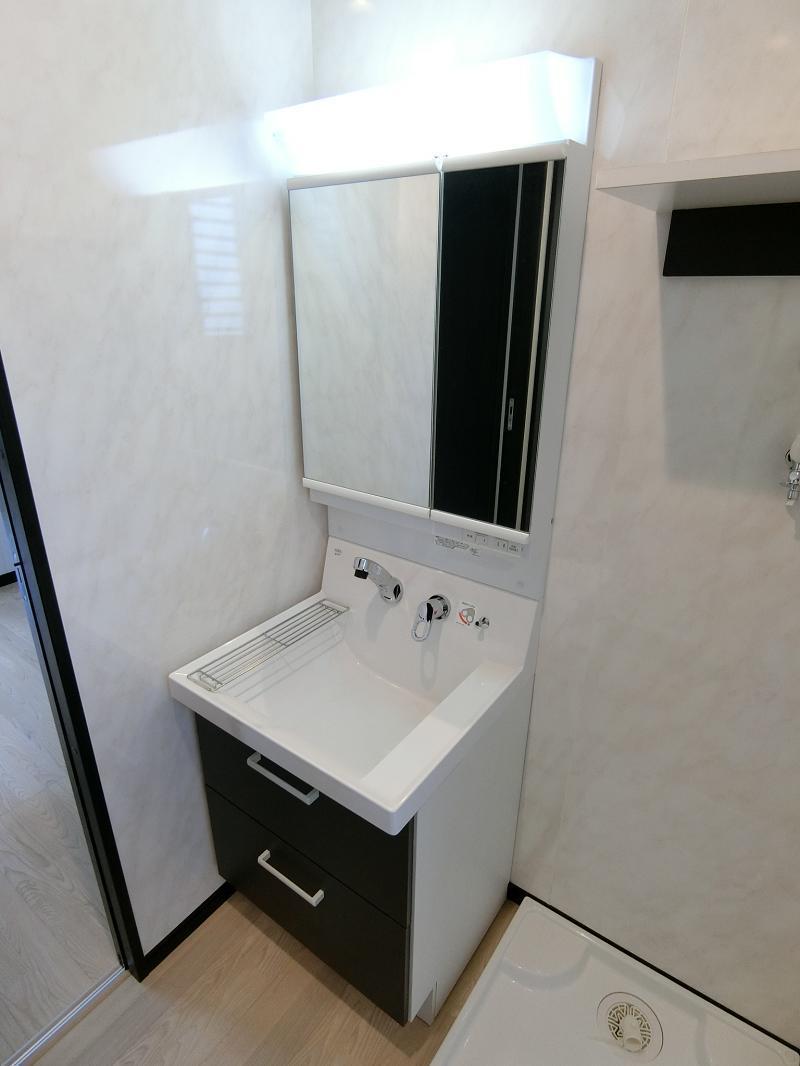 洗面設備　室内洗濯機置場・シャンプードレッサー付き