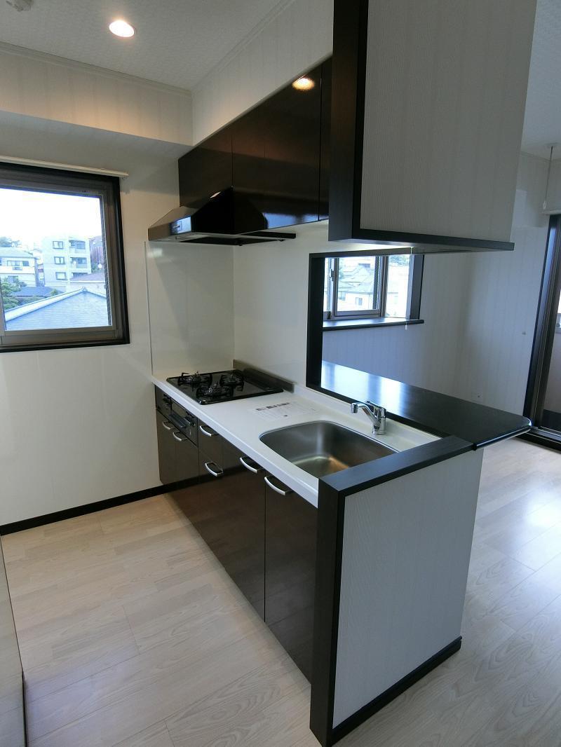 キッチン　カウンタータイプのシステムキッチン