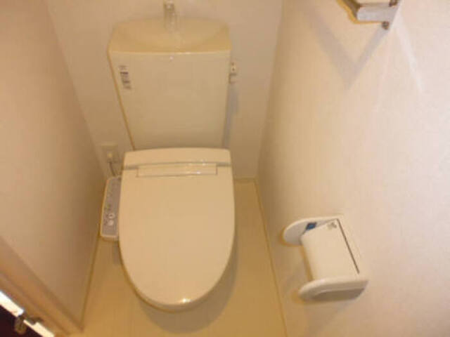 トイレ　温水洗浄便座