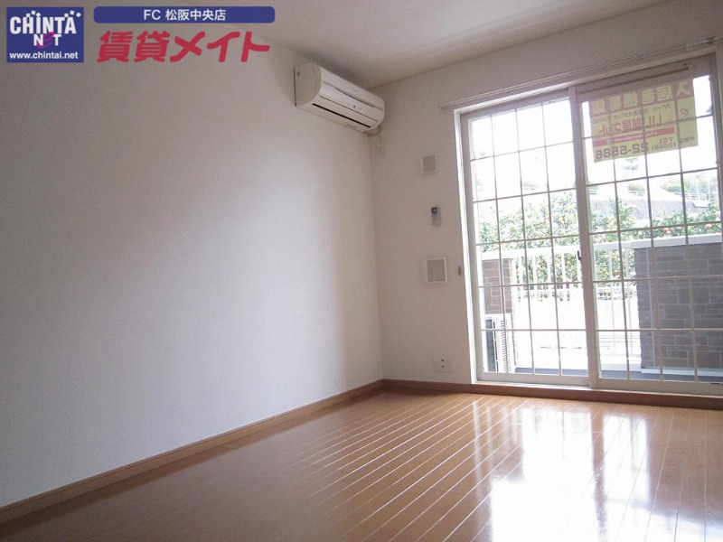 居室・リビング　同型参考写真