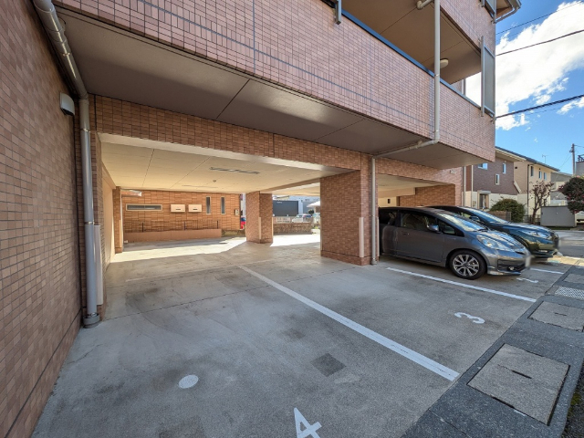 駐車場　敷地内駐車場