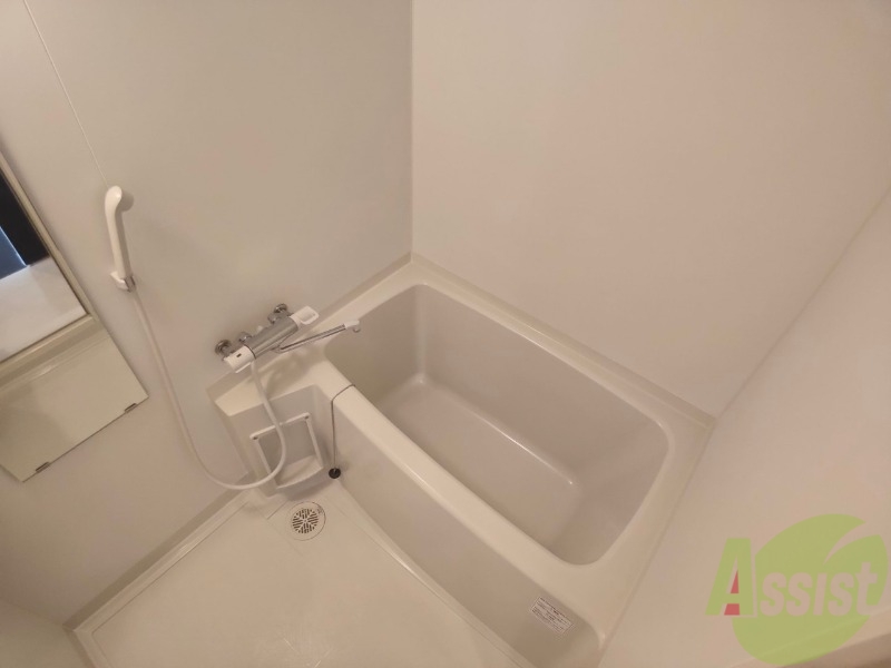 バス・シャワールーム　こちらはお風呂。一日の疲れをここで癒してください。