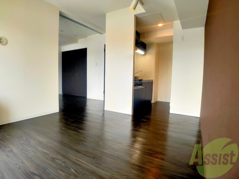 居室・リビング　１０．６帖のＬＤＫが広がっています。落ち着きのあるお部屋です