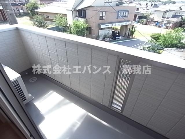 バルコニー　お洗濯にも便利なバルコニー付き
