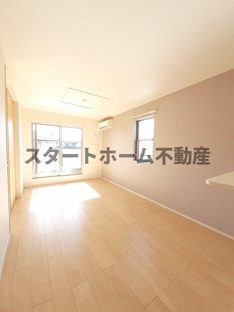 居室・リビング　こちらの居間で趣味の時間をお楽しみください