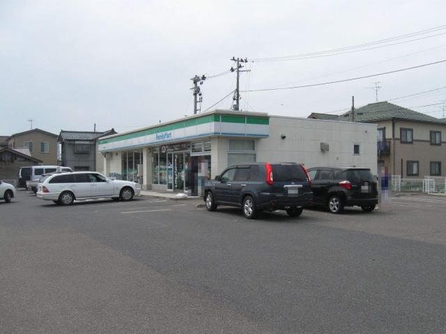 コンビニ　ファミリーマート（コンビニ）まで563m