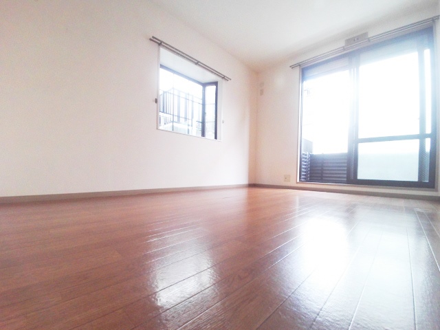 その他部屋・スペース　南向きで明るい6帖の洋室、色々な使い方が出来ます