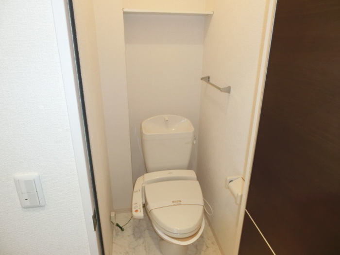 トイレ　温水洗浄便座