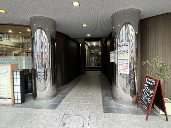 エントランス　落ち着いたエントランスです