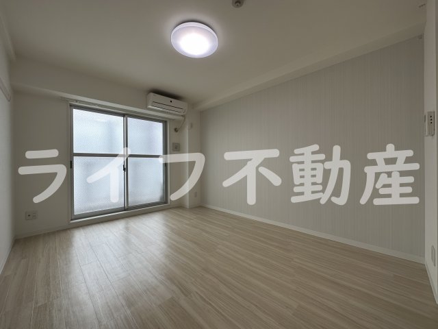 居室・リビング　こちらの居間で趣味の時間をお楽しみください