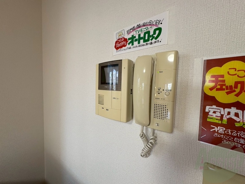 セキュリティ　ＴＶモニター付インターホンです。来客者の顔が見えるので安心！