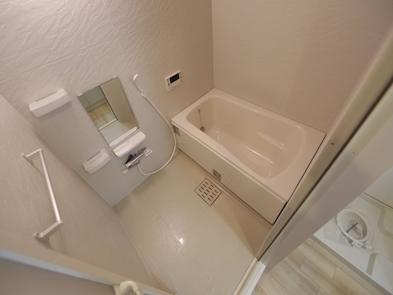 バス・シャワールーム　浴室暖房乾燥機付　追い焚き・オートバス機能付お風呂