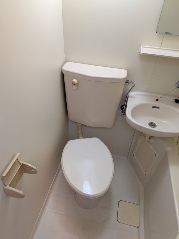 トイレ　キレイな個室空間です