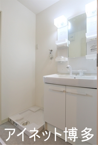 洗面設備　毎日の身支度もしやすい洗面所です