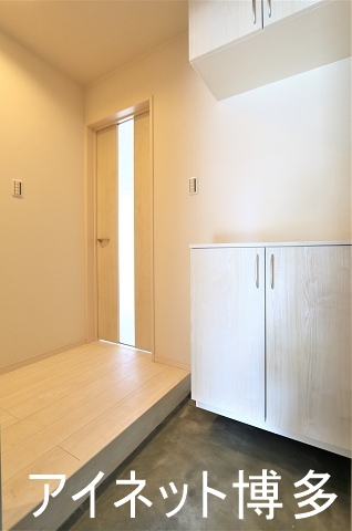 その他　広々とした玄関で毎朝気持ちよくお出かけできそうですね