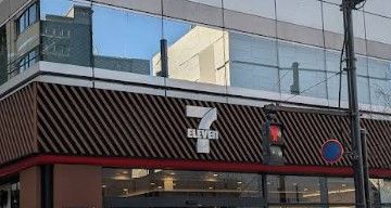 コンビニ　セブンイレブン 麹町駅前店（コンビニ）まで8m