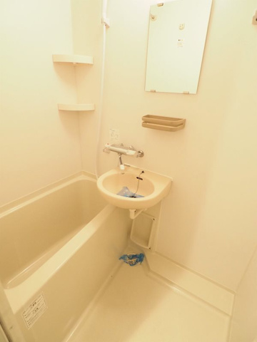 バス・シャワールーム　※同じタイプ別号室参考写真 　現状優先