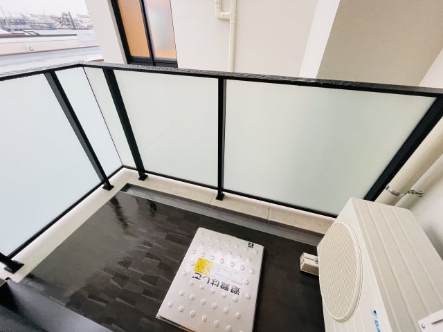 バルコニー　開放的で明るい空間を演出してくれるバルコニーです