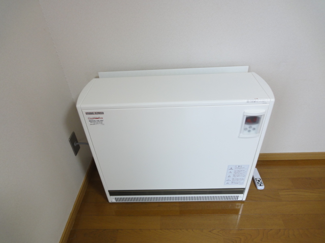 その他設備　蓄熱暖房機