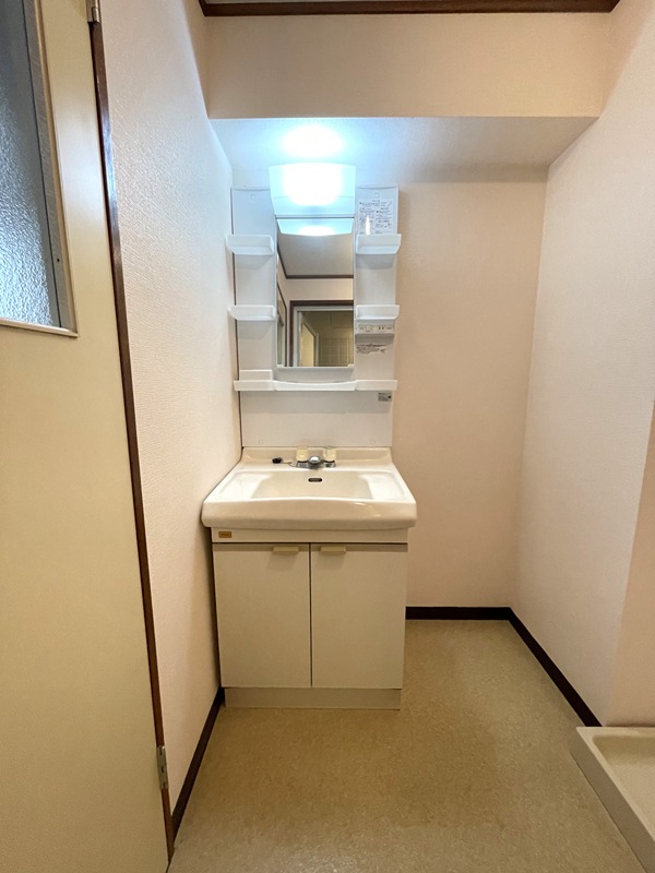 洗面設備　※別部屋の参考写真です