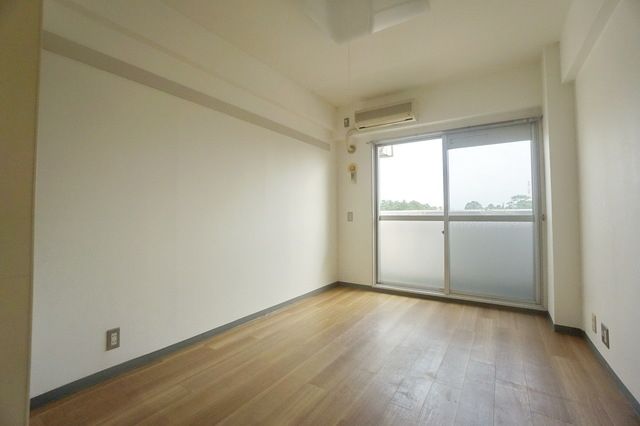 居室・リビング　※別部屋参考写真です