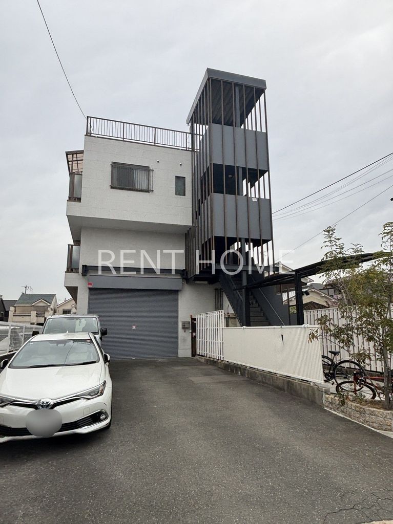 建物外観　鉄骨造のおしゃれな建物です。