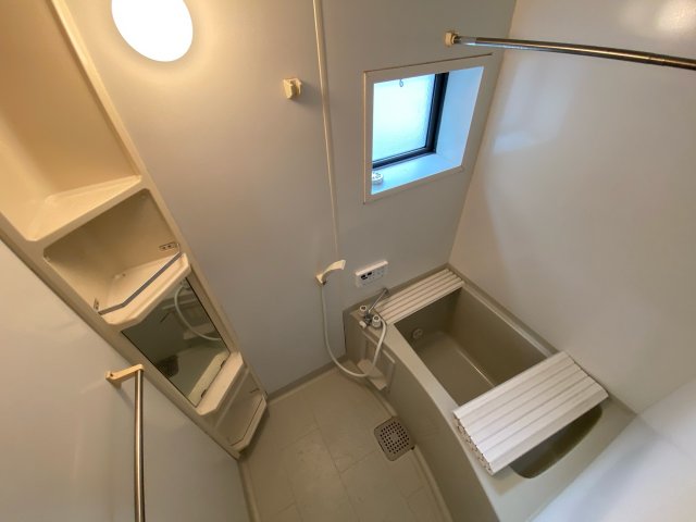 バス・シャワールーム　浴室乾燥・追い炊き機能付きのバスルーム♪