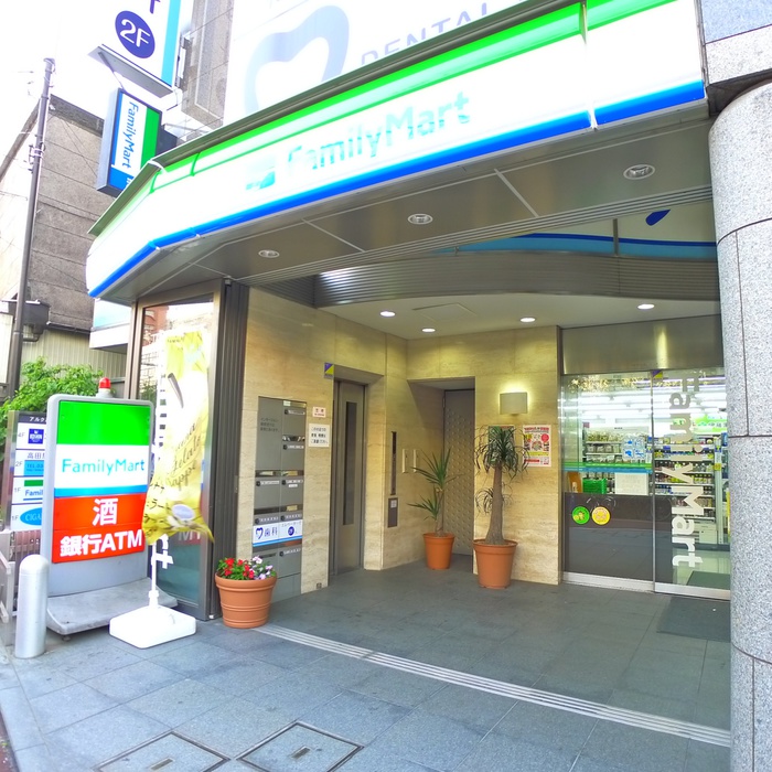 コンビニ　ファミリーマート（コンビニ）まで157m