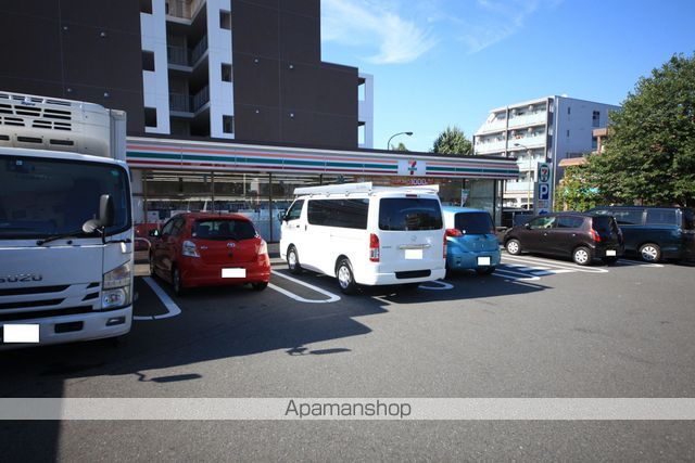 コンビニ　セブンイレブン（コンビニ）まで530m