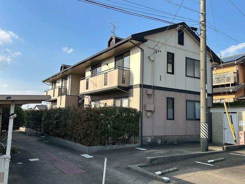 建物外観　最上階角部屋で、隣戸の生活音が気になりにくい配置です