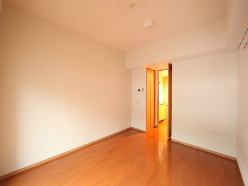 居室・リビング　洋室7.6帖　クローゼット（収納充実してます）