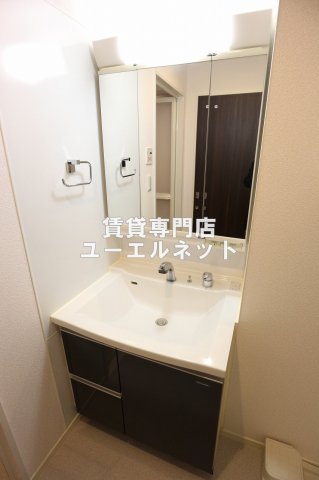 洗面設備　清潔感ある独立洗面台で毎日気持ちよく♪