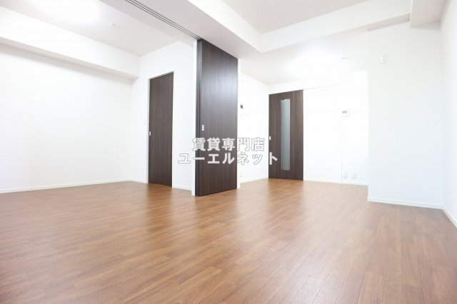 居室・リビング　ゆったりとくつろげる、落ち着きのある居室空間です