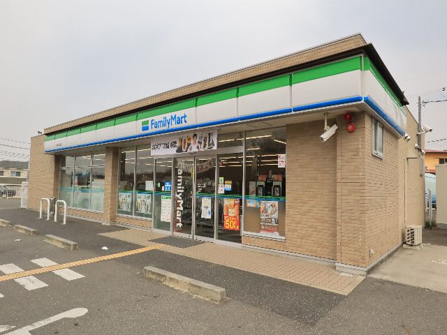 コンビニ　ファミリーマート 上牧町米山台店（コンビニ）まで878m