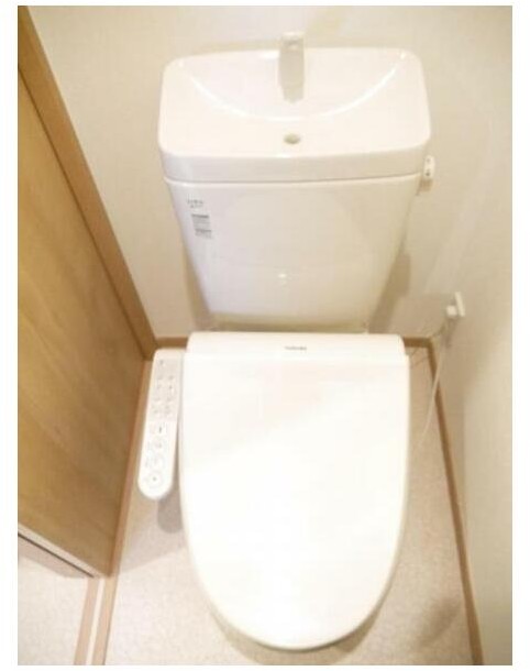 トイレ　嬉しい温水洗浄便座♪