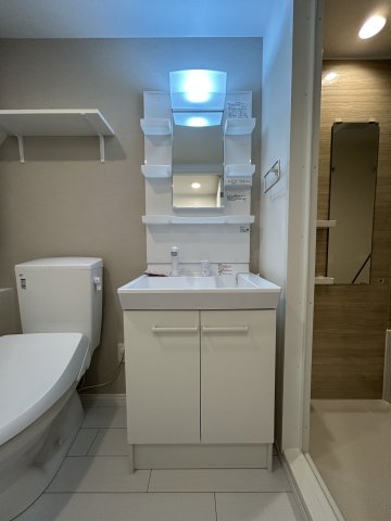 洗面設備　独立洗面台です