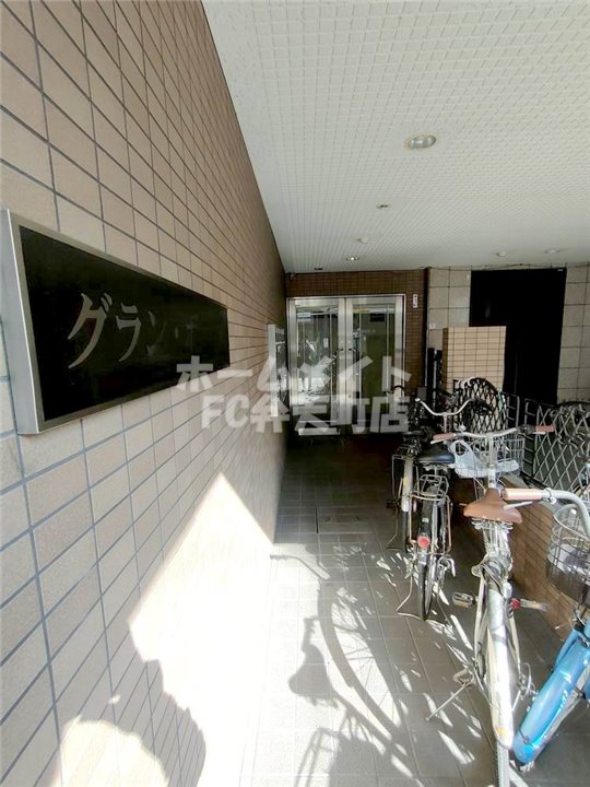 エントランス　清潔なエントランスです