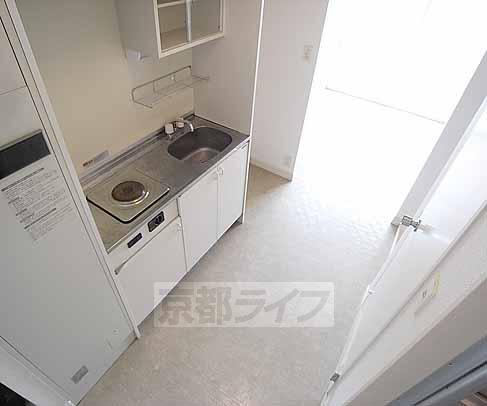 キッチン　冷蔵庫置き場もございます。