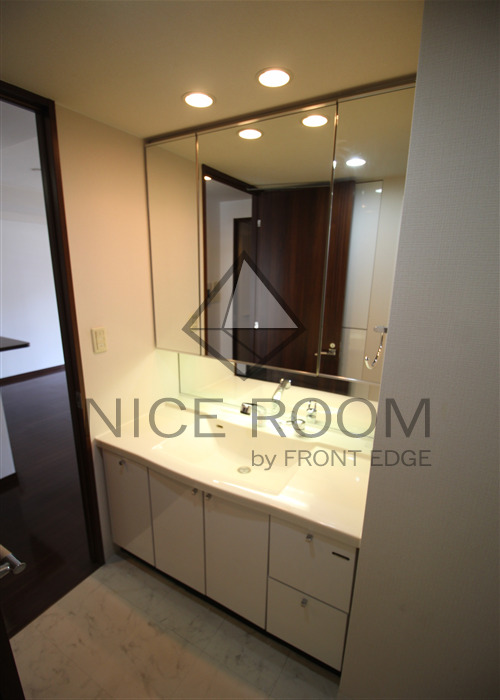 洗面設備　シャリエなんばファースト　洗面台