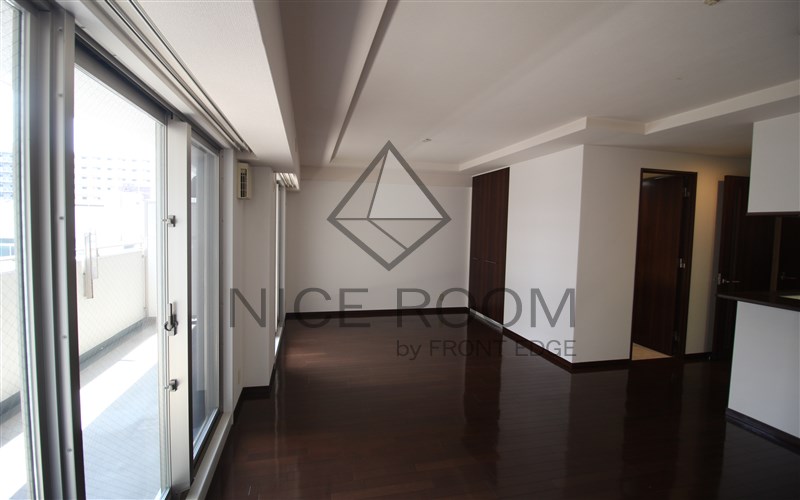 居室・リビング　シャリエなんばファースト　リビング