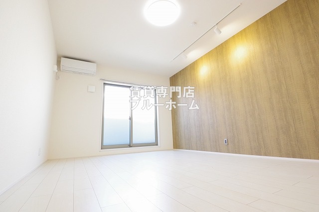 居室・リビング　9.5帖の明るい洋室！