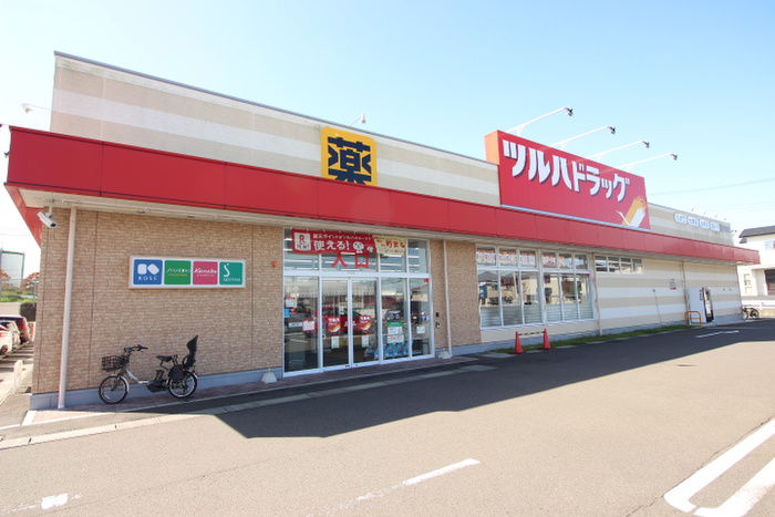 ドラックストア　ツルハドラック仙台中山店（ドラッグストア）まで180m