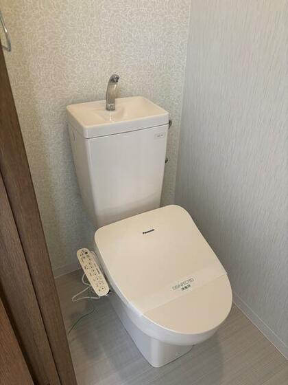 トイレ　新品温水洗浄便座