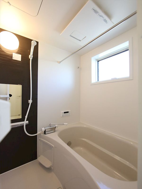 バス・シャワールーム　浴室暖房乾燥機付　追い焚き・オートバス機能付お風呂