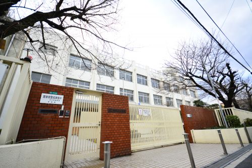 小学校　大阪市立晴明丘小学校（小学校）まで241m