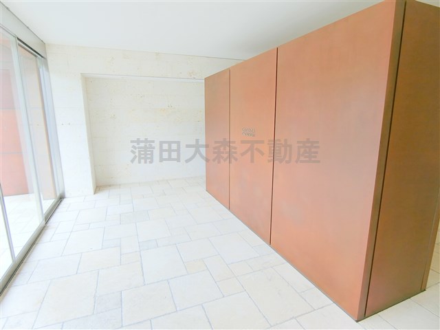 エントランス　防犯カメラTVモニター付オートロック　宅配BOXのあるエント