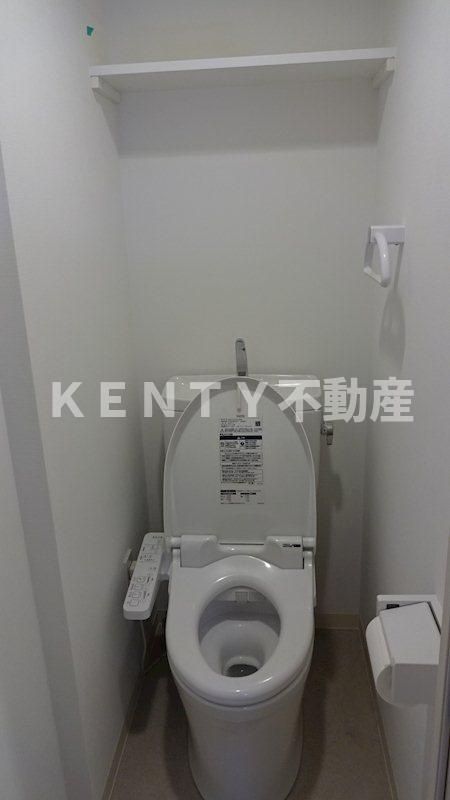トイレ　落ち着いた色調のトイレです