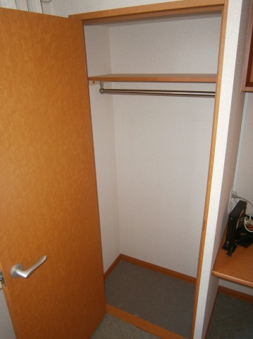 収納　1Fフローリング 2Fカーペット